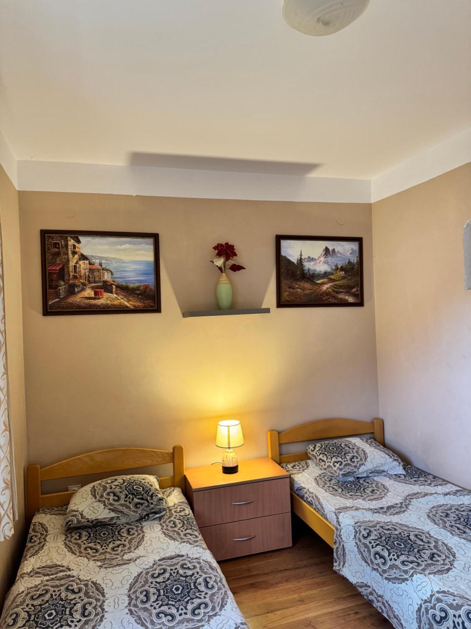 Carine Garden Appartement Risan Kamer foto
