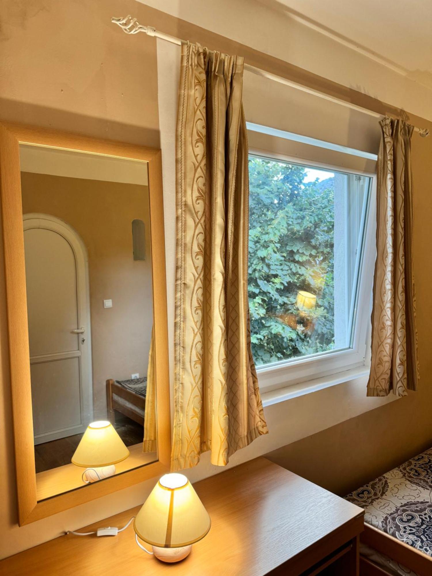 Carine Garden Appartement Risan Buitenkant foto
