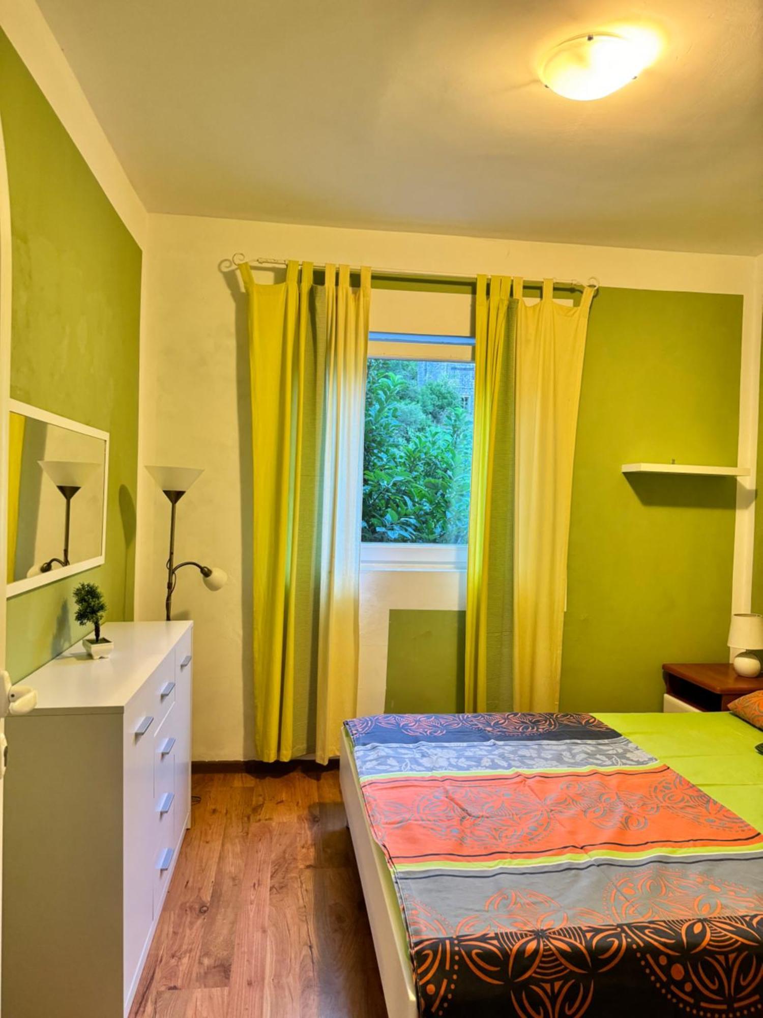 Carine Garden Appartement Risan Kamer foto