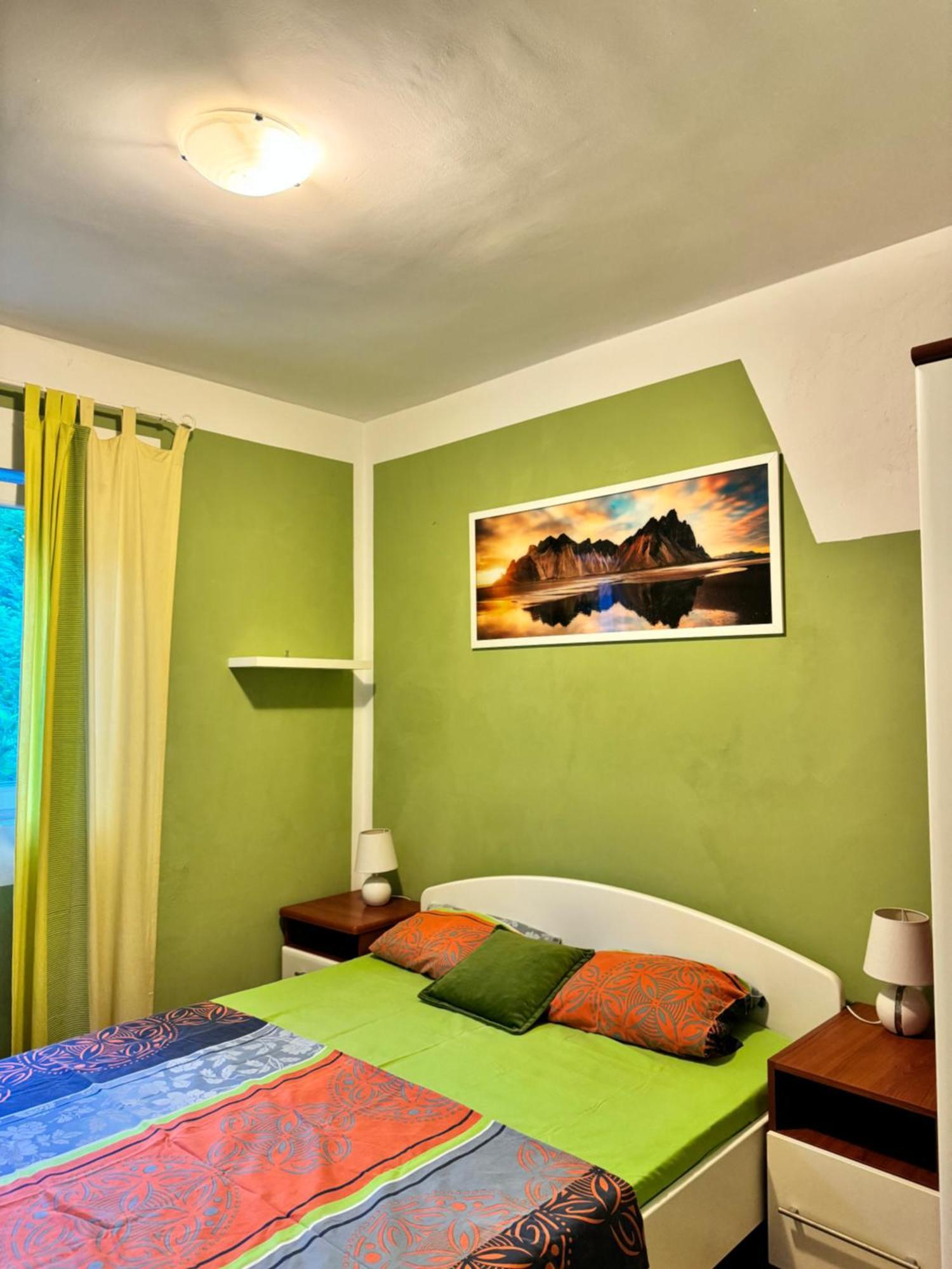 Carine Garden Appartement Risan Kamer foto