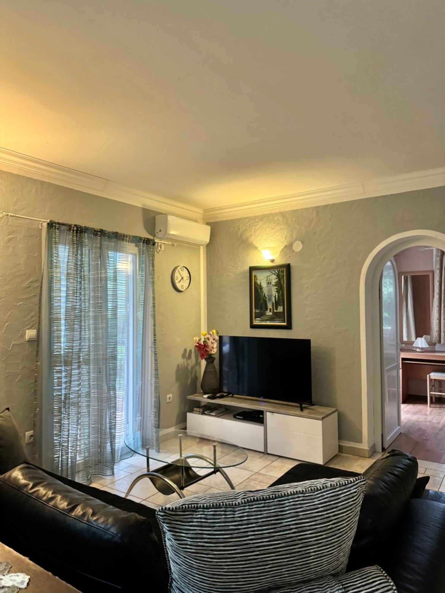 Carine Garden Appartement Risan Buitenkant foto