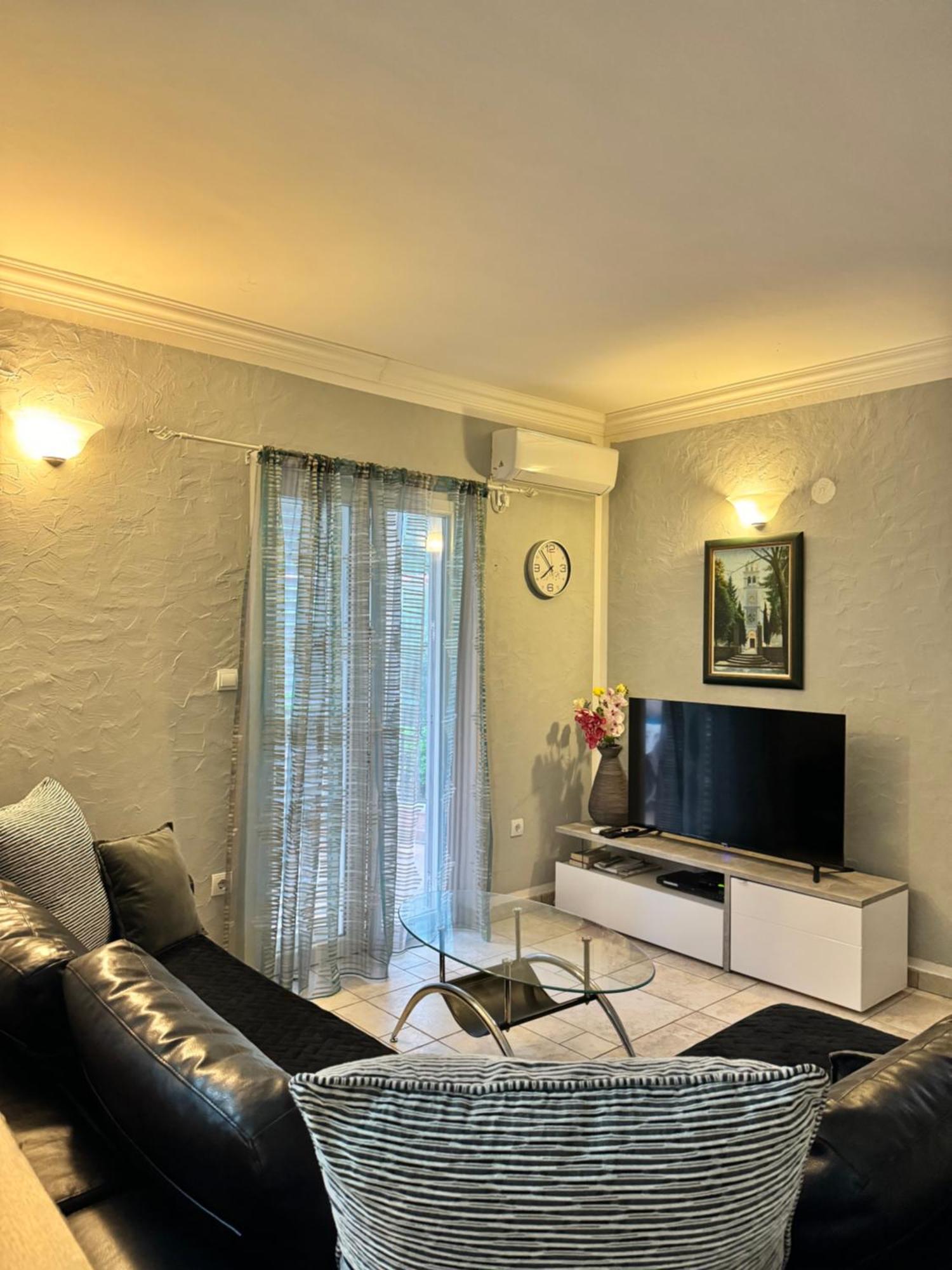 Carine Garden Appartement Risan Buitenkant foto